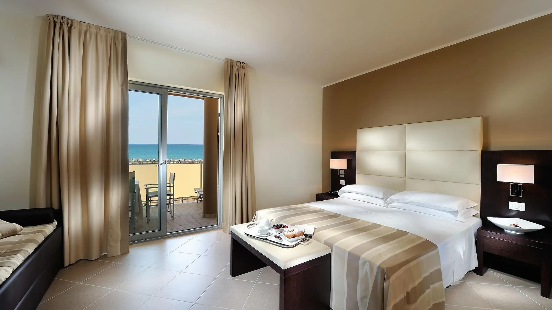 Hotel Excelsior بيبيوني إيطاليا