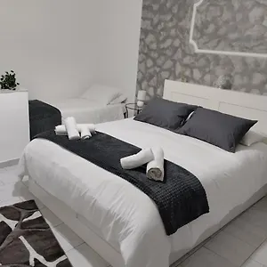 House Luroke , Catania-Fontanarossai nemzetközi repülőtér Olaszország